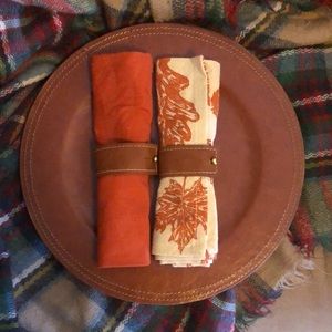 Set of 4 New Leather Charger Plates, 4 Leather Napkin Holders+ 15 Cloth Napkins